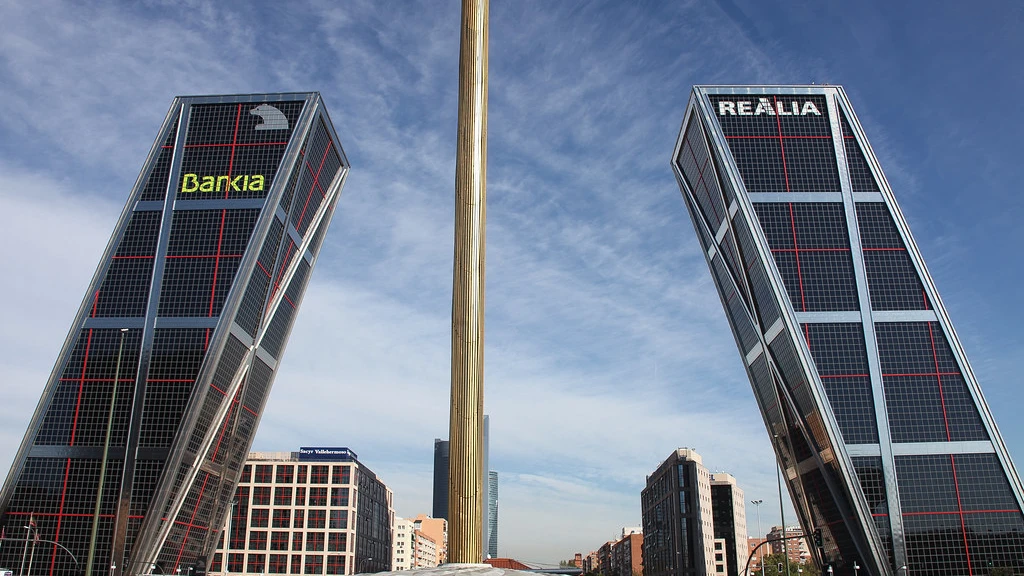 Local Madrid car rental team helping tourists explore the Community of Madrid