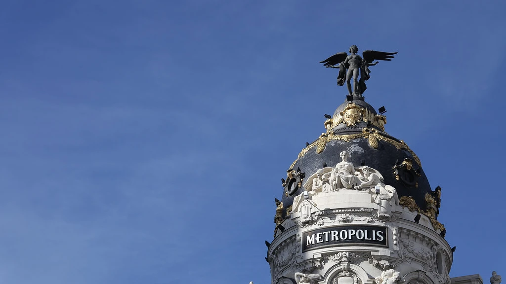 Driving through Madrid's Salamanca neighbourhood and Paseo de la Castellana by rental car