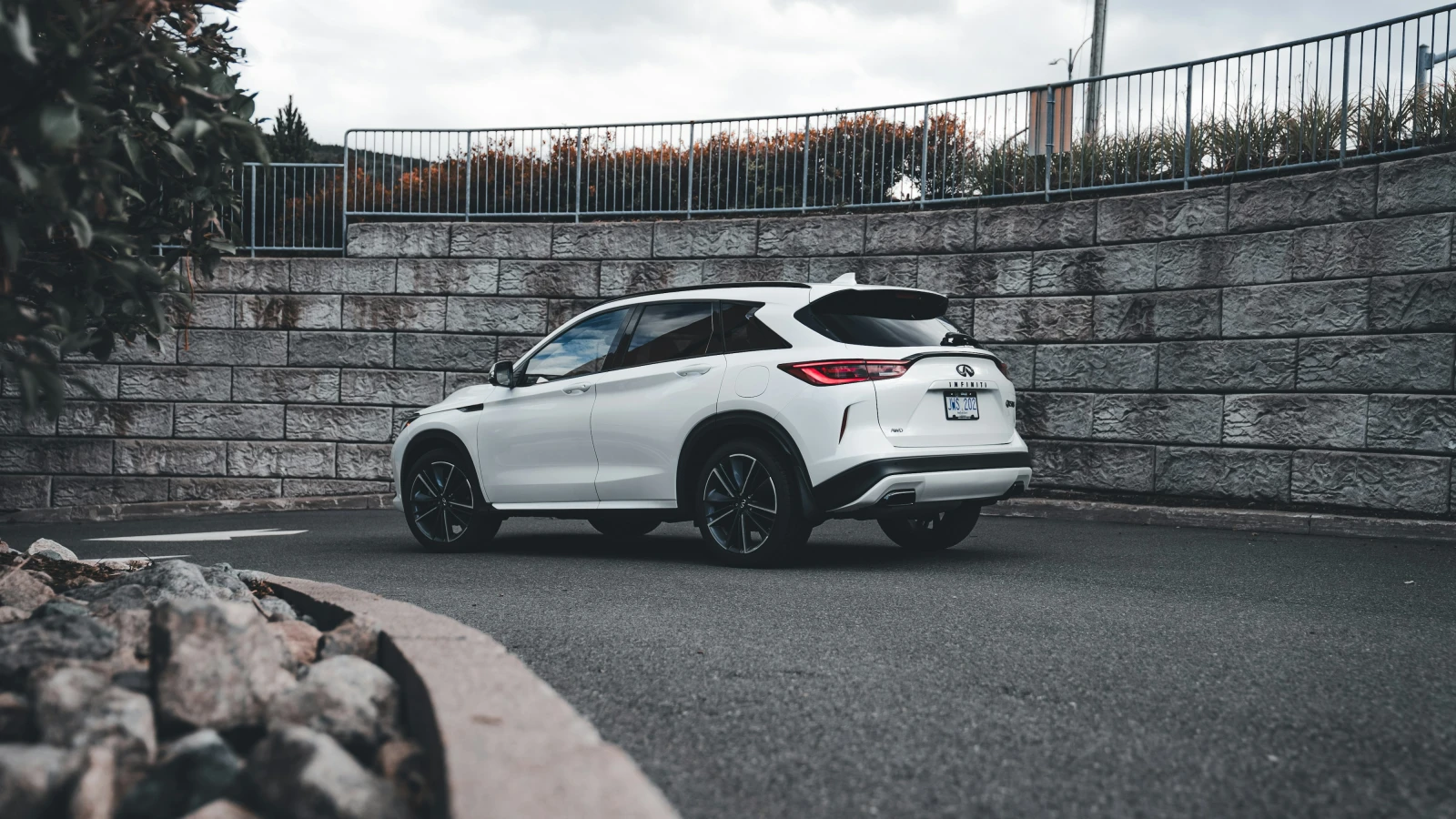 Vehicle features and equipment guide for car hire in Madrid including child seats and GPS