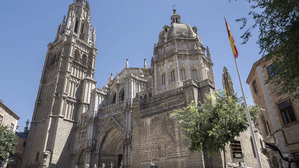 Road trip from Catedral de Santa María Madrid toward El Escorial and Toledo