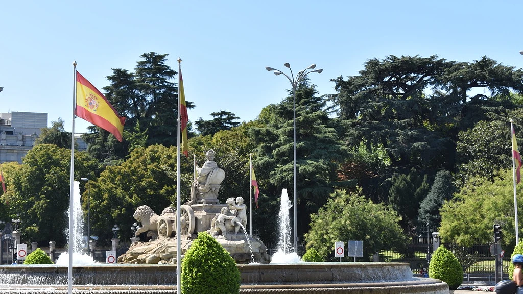 Road trip routes from Cibeles Fountain in Madrid by rental car